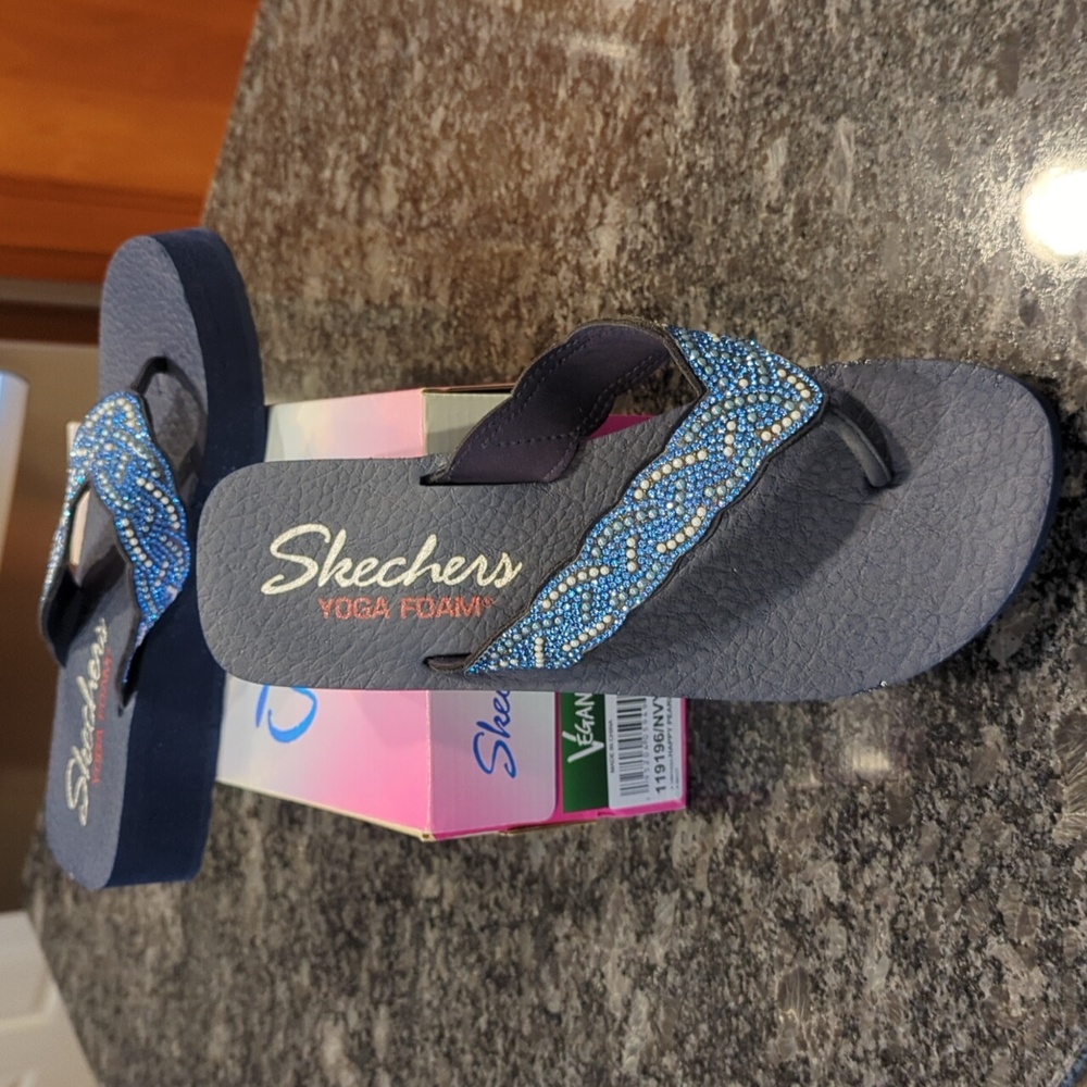 Skechers Navy Blue Yoga Foam Flip Flops Size 9